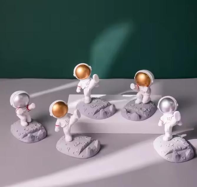 Astronaut Phone Holder